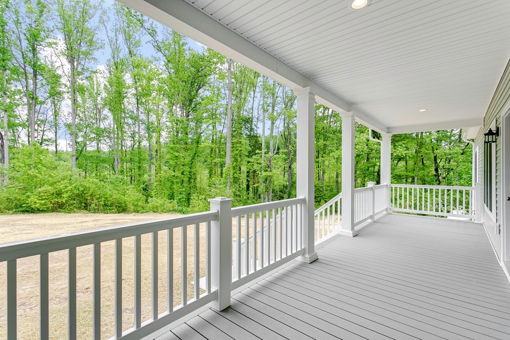 How to Choose Deck Railing That Complements Your Decking